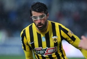 عینک زدن در فوتبال توسط بازیکنان مشهور این بار توسط یک ایرانی