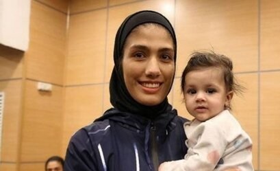 مادرانه ورزشی و محبت مادر ورزشکار به نوزاد شیرخوار در وسط مسابقه
