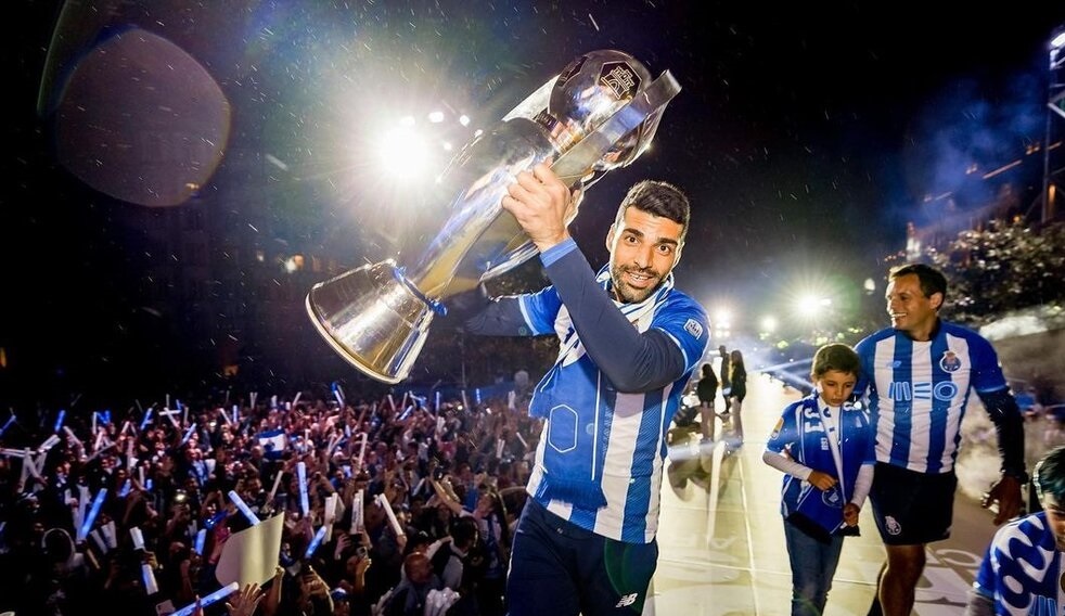 سر و ته گرفتن جام قهرمانی توسط ستاره ایرانی