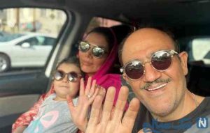 مهران غفوریان داخل ماشین با همسر و فرزندش