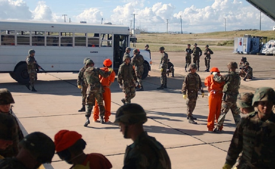 عکسهای دیده نشده از نگهداری زندانیان در زندان گوانتانامو