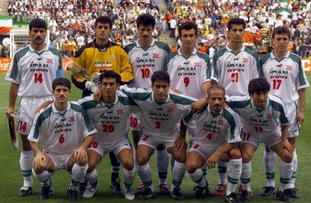 عکس لحظه گل خوردن ایران از یوگوسلاوی در جام جهانی 98
