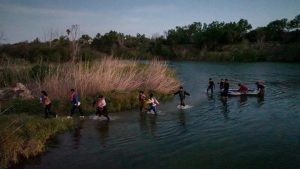 تردد پناهجویان مرزی از مکزیک به آمریکا