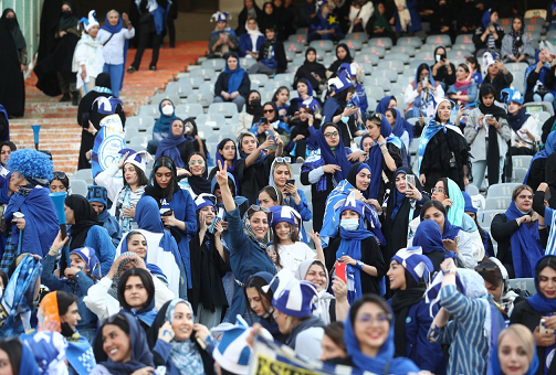 کم سن و سال ترین هوادار استقلال تهران در ورزشگاه