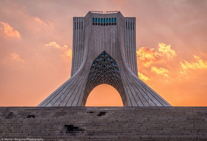 نماد پایتخت ایران برج آزادی است یا برج میلاد؟