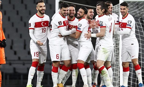 آتش بازی بشیکتاش مقابل فنرباغچه با یک یار کمتر در لیگ ترکیه