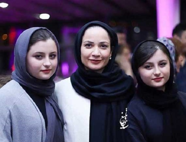 نسرین نصرتی در کنار دختران دو قلوی پایتخت