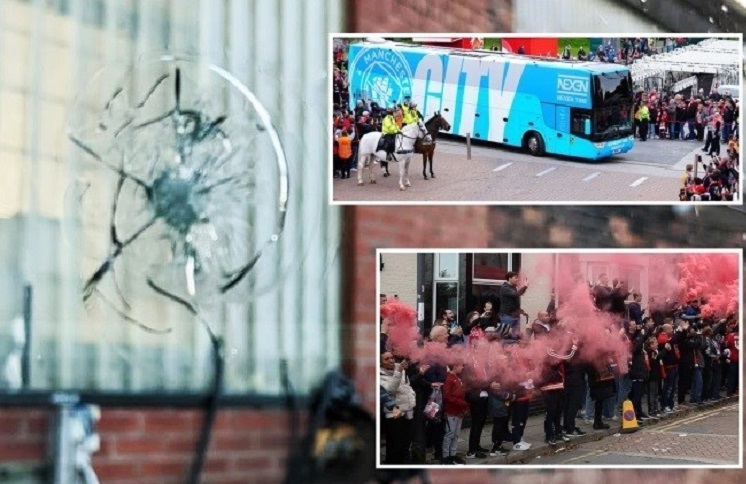 پلیس طرفداران خشمگین را آرام کرد/ عکس حمله به اتوبوس