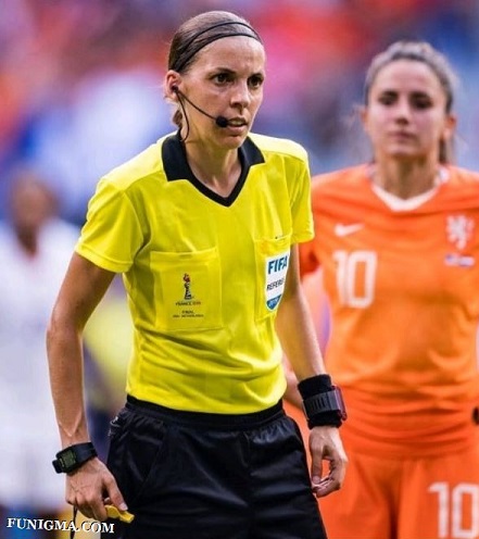 قضاوت استفانی فراپارت در مسابقات فوتبال دختران