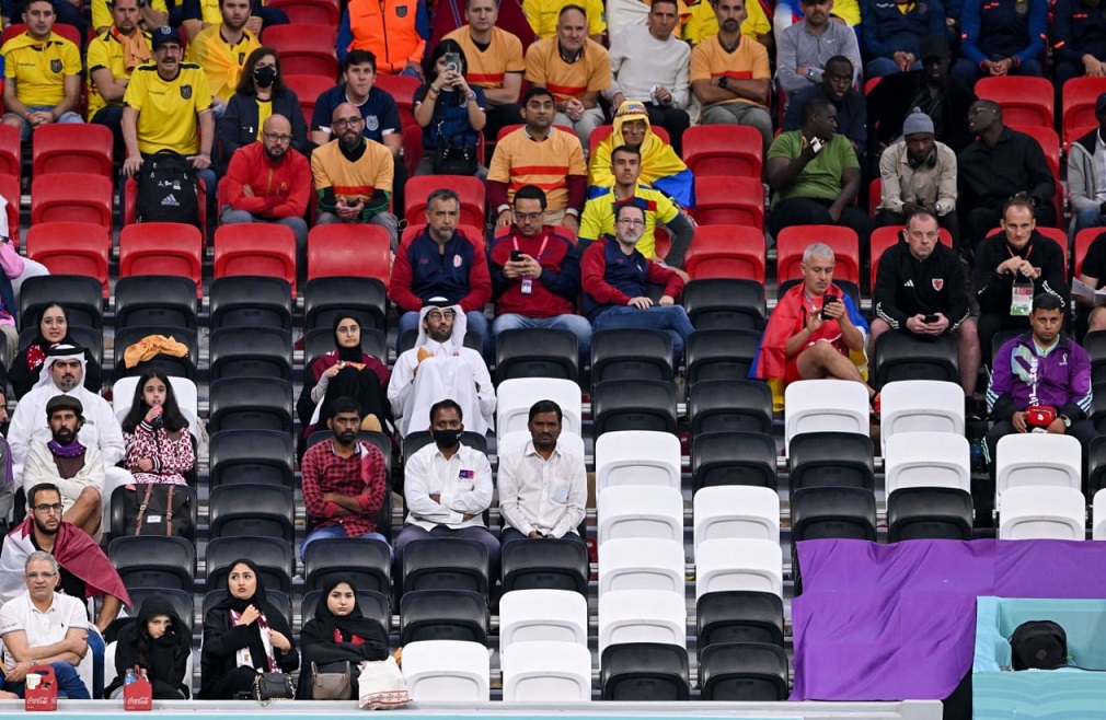 ناامیدی و سکوهای خالی تماشاگران در ورزشگاه قطر