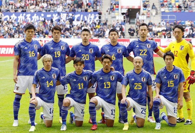 مردم ژاپن فوتبالیست های این کشور را غافلگیر کردند + عکس