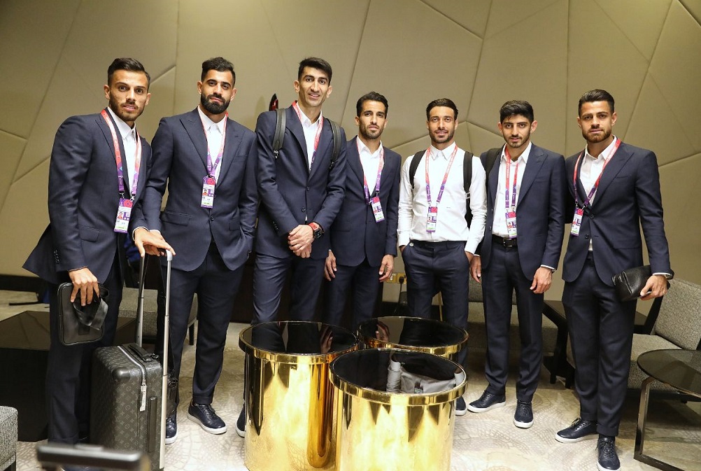 عکس جالب ملی پوشان در قطر با کت شلوار رسمی