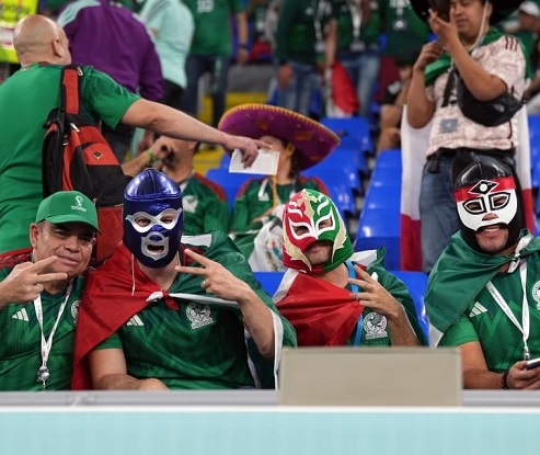 کلیپ همکاری جالب مکزیک در فوتبال روی ضربه شروع مجدد