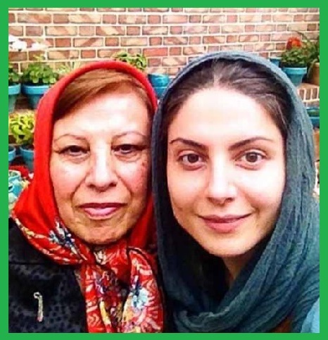 عکس قدیمی سولماز غنی با مادر
