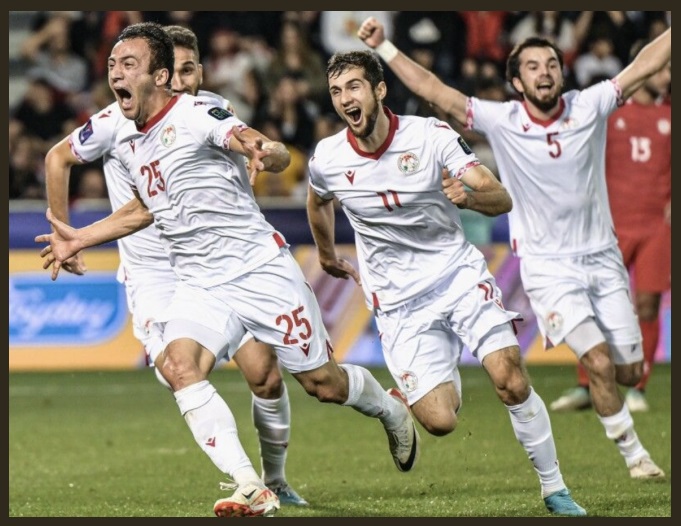 عکس شادی تیم ملی تاجیکستان بعد صعود از گروه در جام ملتهای آسیا و برد لبنان